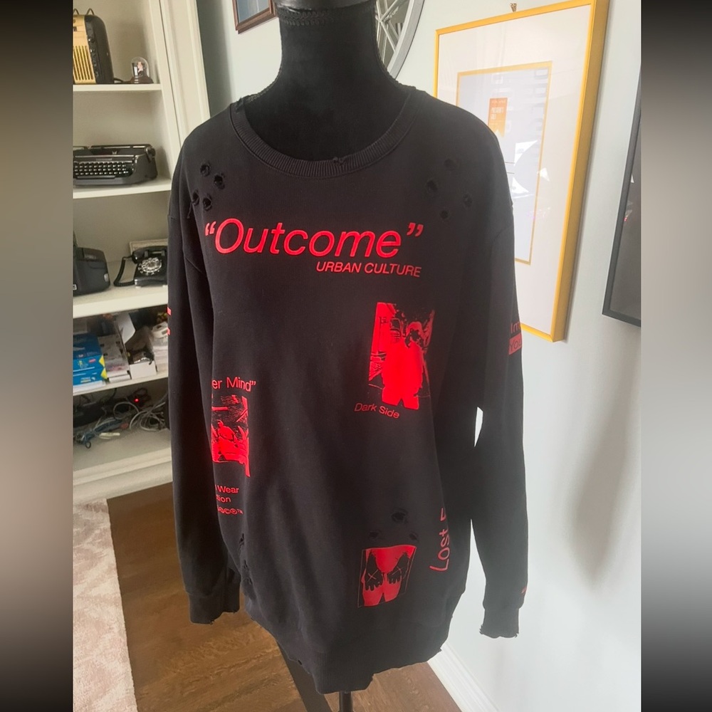 OUTCOME Street Wear Distressed Mens Black Red Graphic Sweater SZ Medium Italy